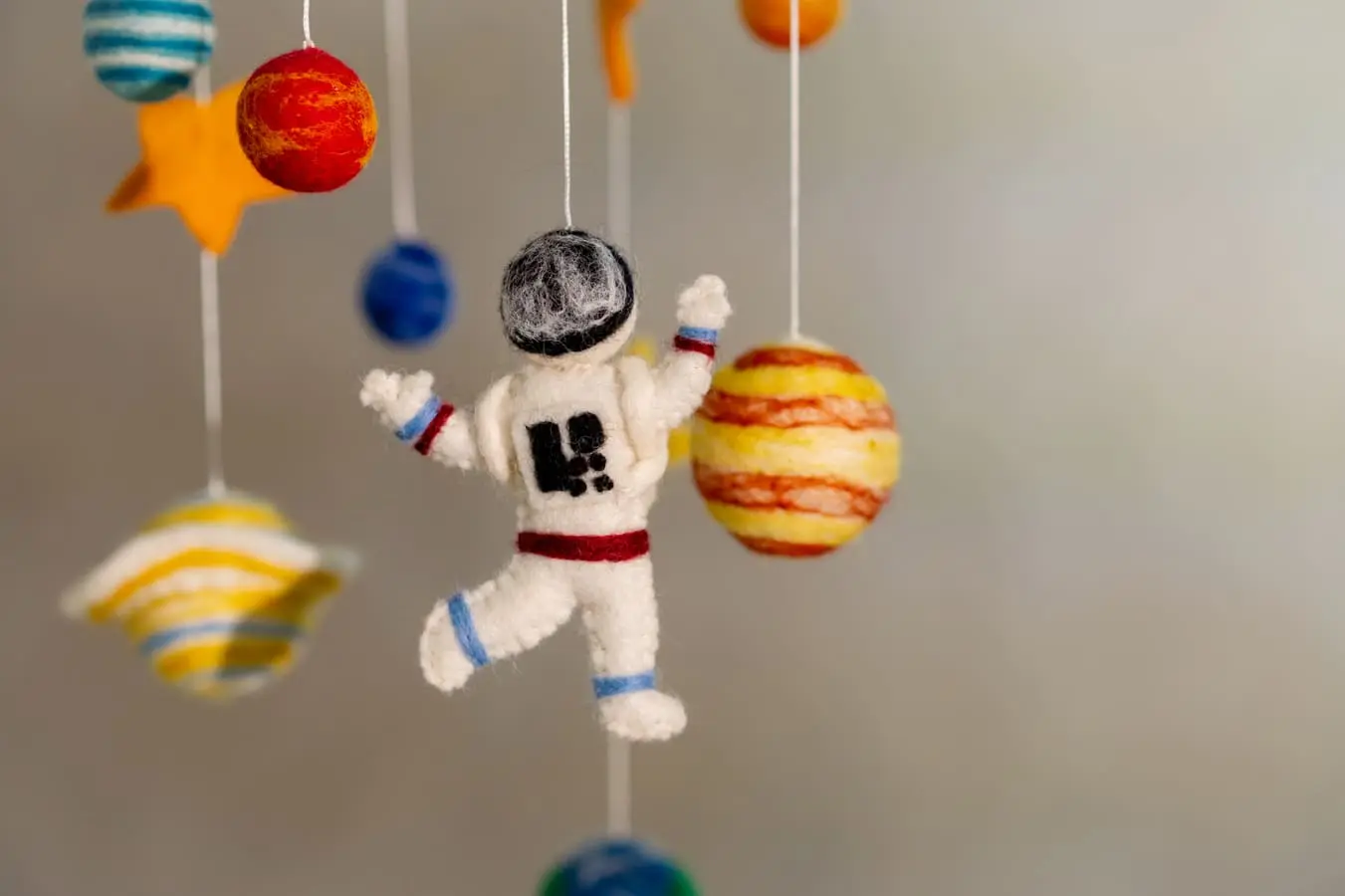 Carusel suspendat cu stele și planete, realizat manual din pâslă, cadou pentru camera bebelușului 12 Carusel suspendat cu stele și planete, realizat manual din pâslă, cadou pentru camera bebelușului