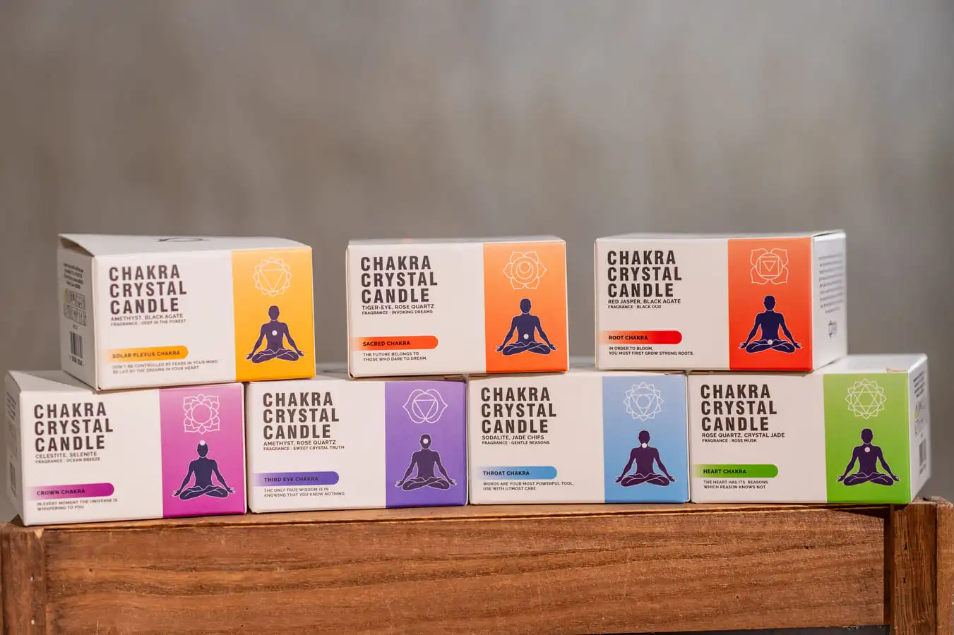 Lumânare parfumată chakra al treilea ochi cu cristale 175 gr