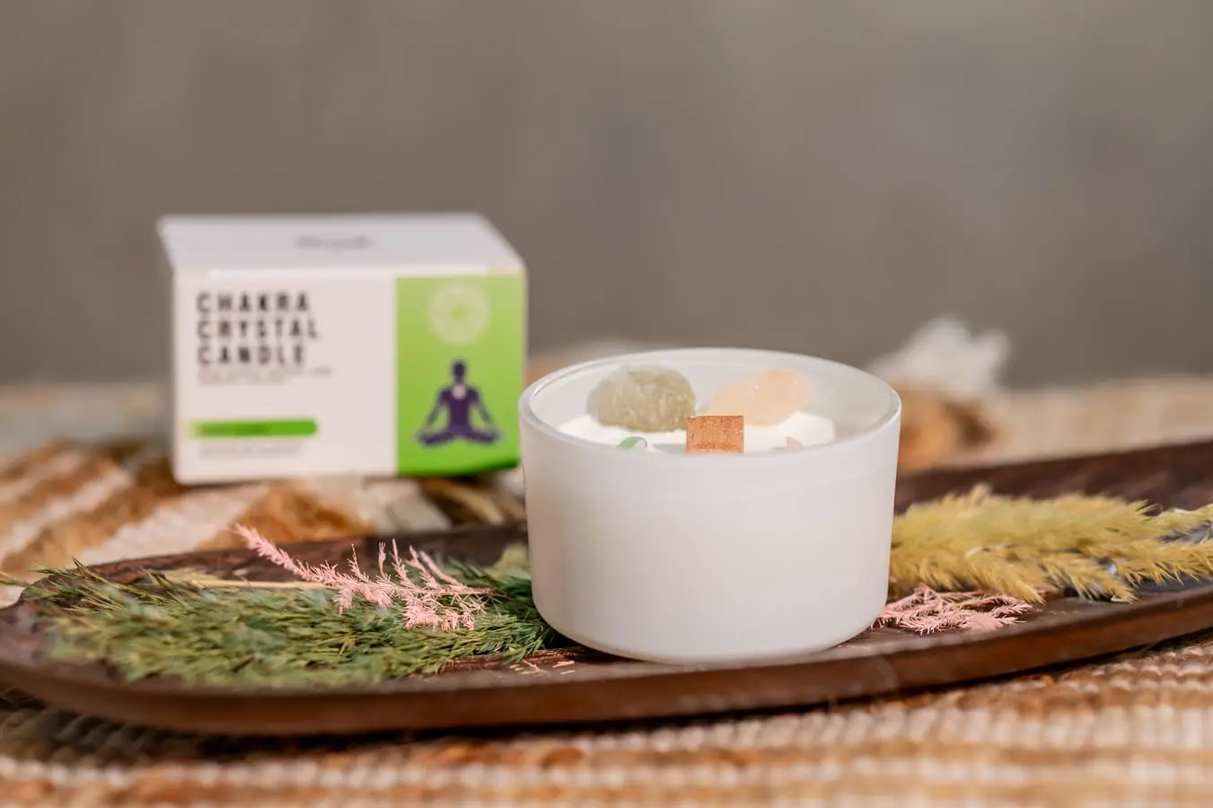 Lumânare parfumată chakra inimii cu cristale 175 gr 7 Lumânare chakra inimii cu cristale 175 gr