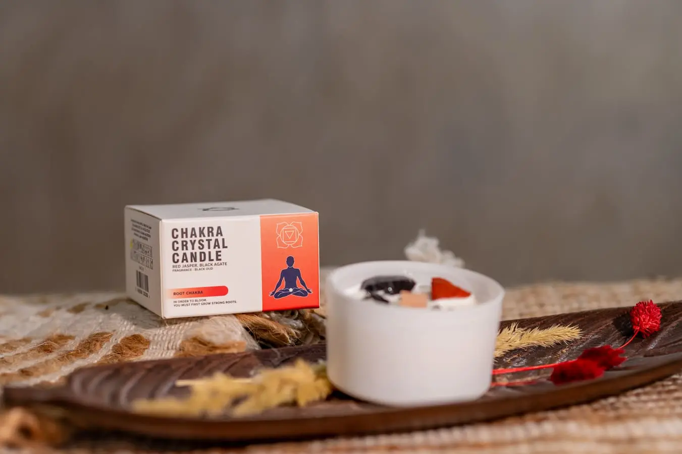 Lumânare parfumată chakra rădăcină cu cristale 175 gr 9 Lumânare chakra rădăcină cu cristale 175 gr
