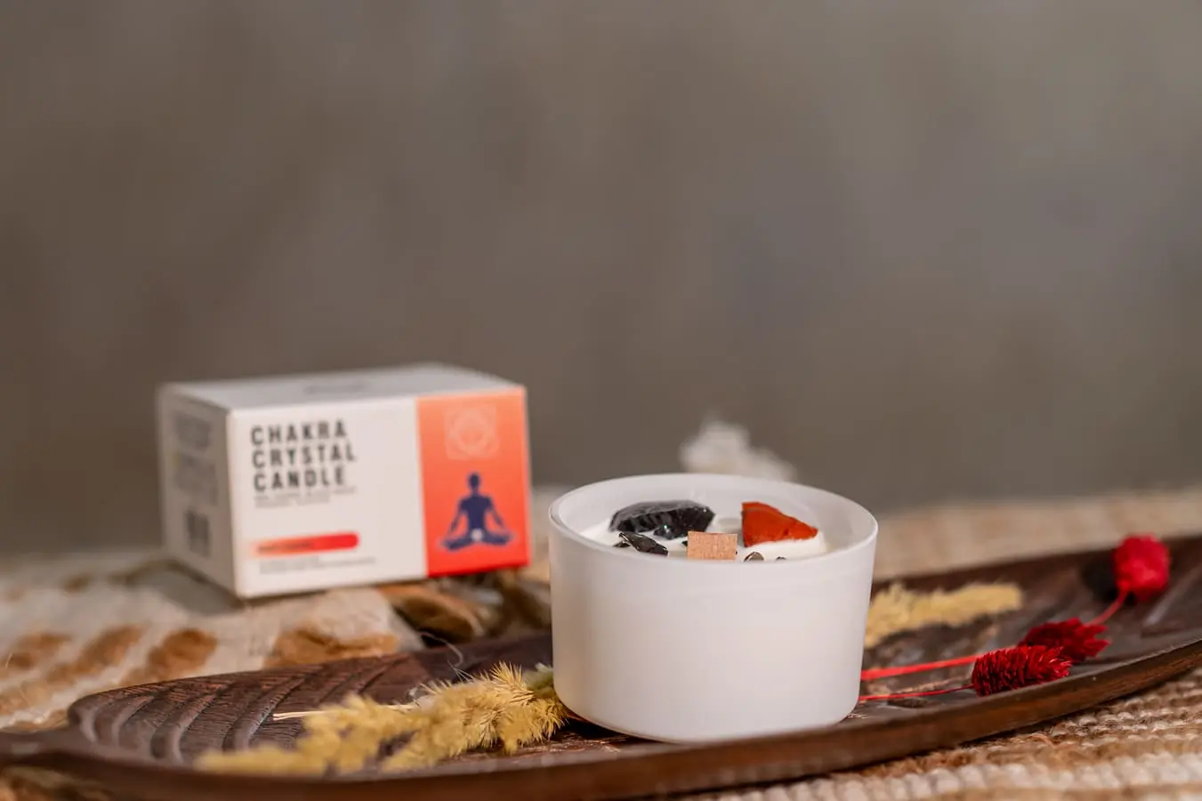 Lumânare parfumată chakra rădăcină cu cristale 175 gr 8 Lumânare chakra rădăcină cu cristale 175 gr