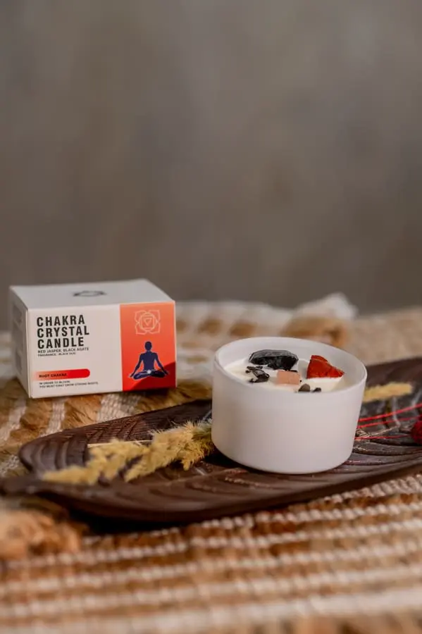 Lumânare parfumată chakra rădăcină cu cristale 175 gr 6 Lumânare chakra rădăcină cu cristale 175 gr