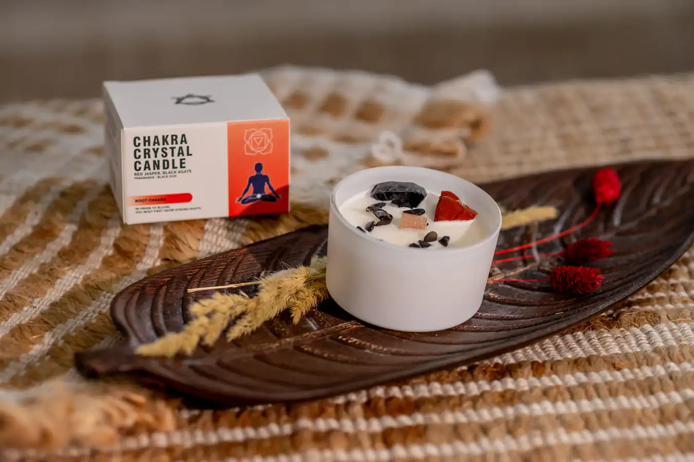 Lumânare parfumată chakra rădăcină cu cristale 175 gr 4 Lumânare chakra rădăcină cu cristale 175 gr
