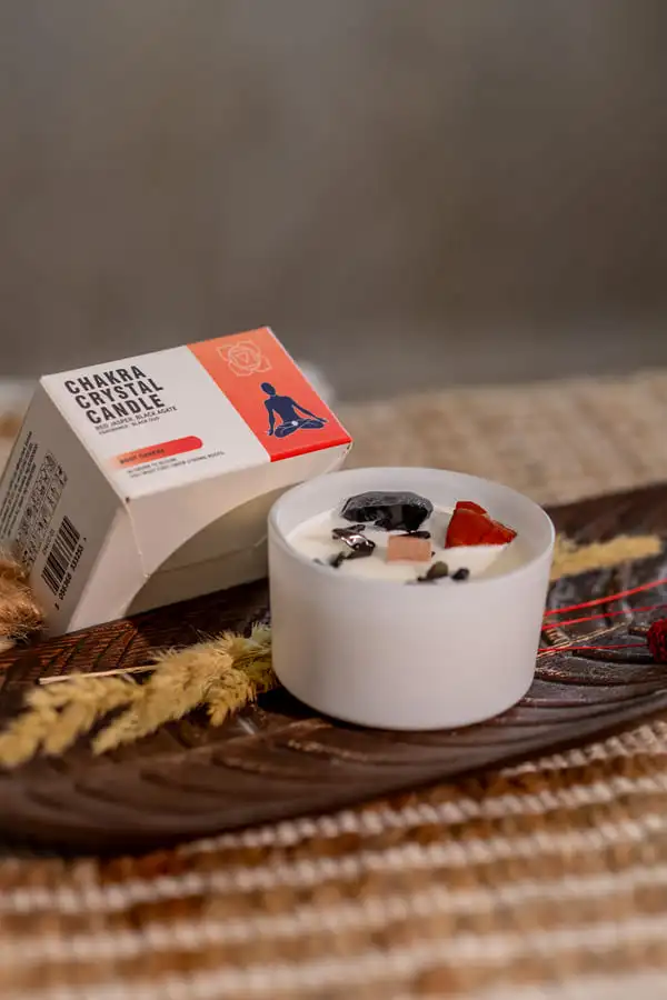 Lumânare parfumată chakra rădăcină cu cristale 175 gr 1 Lumânare chakra rădăcină cu cristale 175 gr