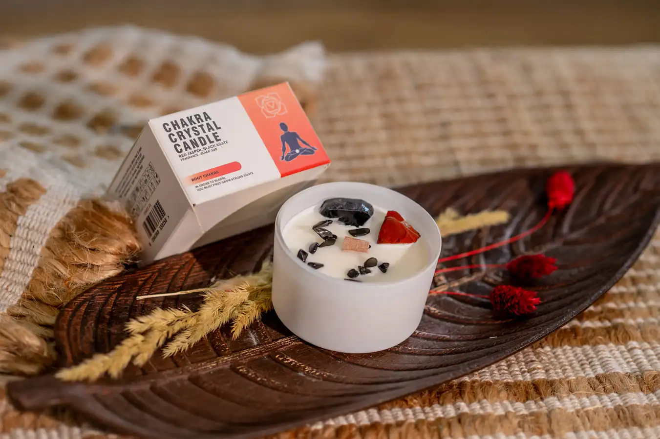 Lumânare parfumată chakra rădăcină cu cristale 175 gr 2 Lumânare chakra rădăcină cu cristale 175 gr