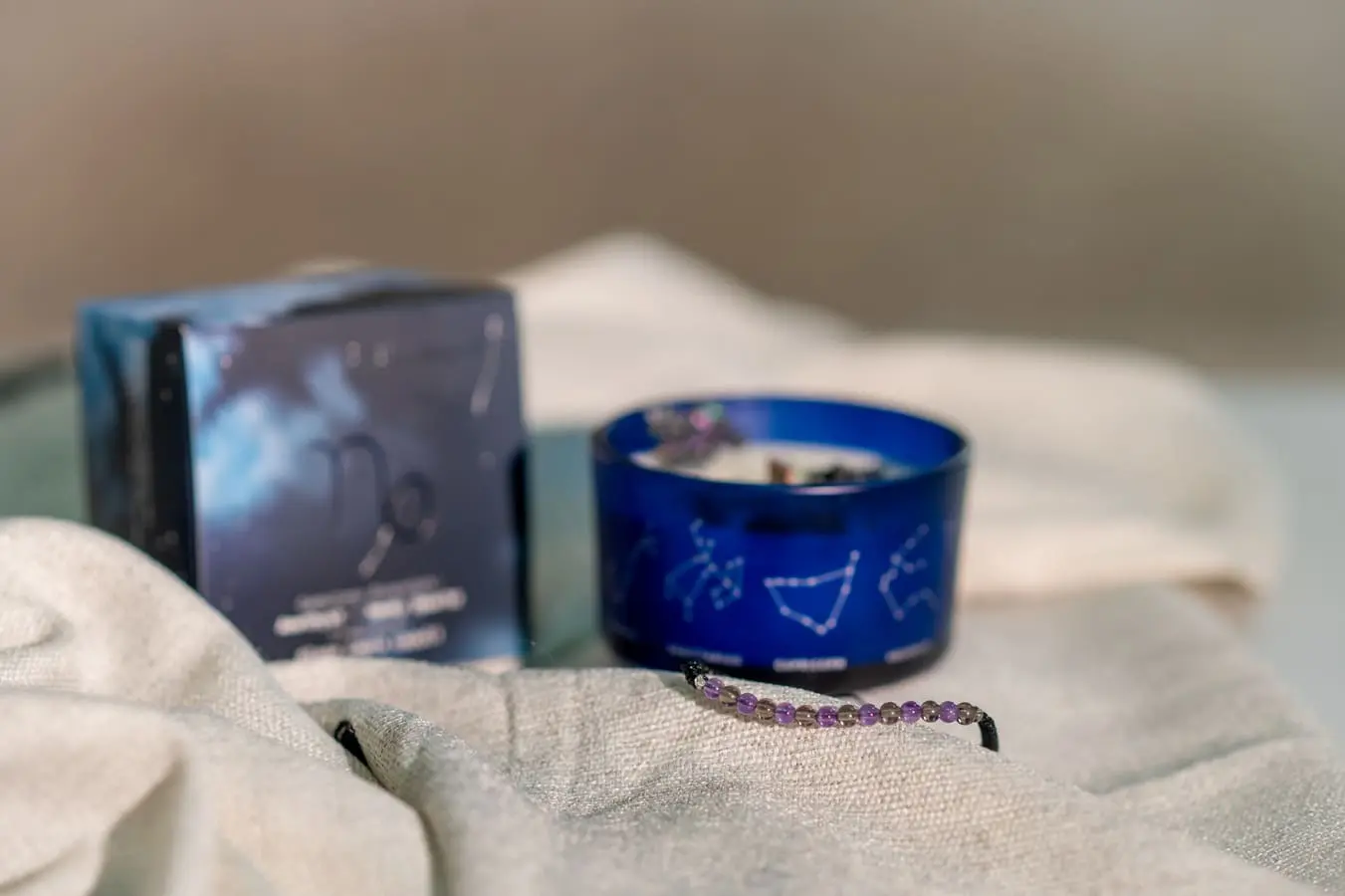 Lumânare parfumată cu cristale și brățară Capricorn 175 gr 2 Lumânare cu cristale și brățară Capricorn 175 gr