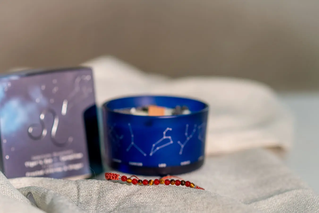 Lumânare parfumată cu cristale și brățară Leu 175 gr 11 Lumânare cu cristale și brățară Leu 175 gr