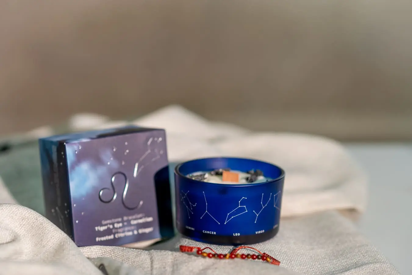 Lumânare parfumată cu cristale și brățară Leu 175 gr 1 Lumânare cu cristale și brățară Leu 175 gr