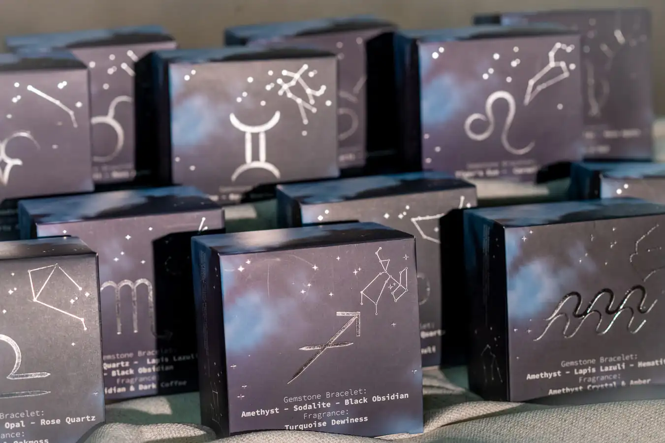 Lumânare parfumată cu cristale și brățară Taur 175 gr 10 Lumânare cu cristale zodii 175 gr