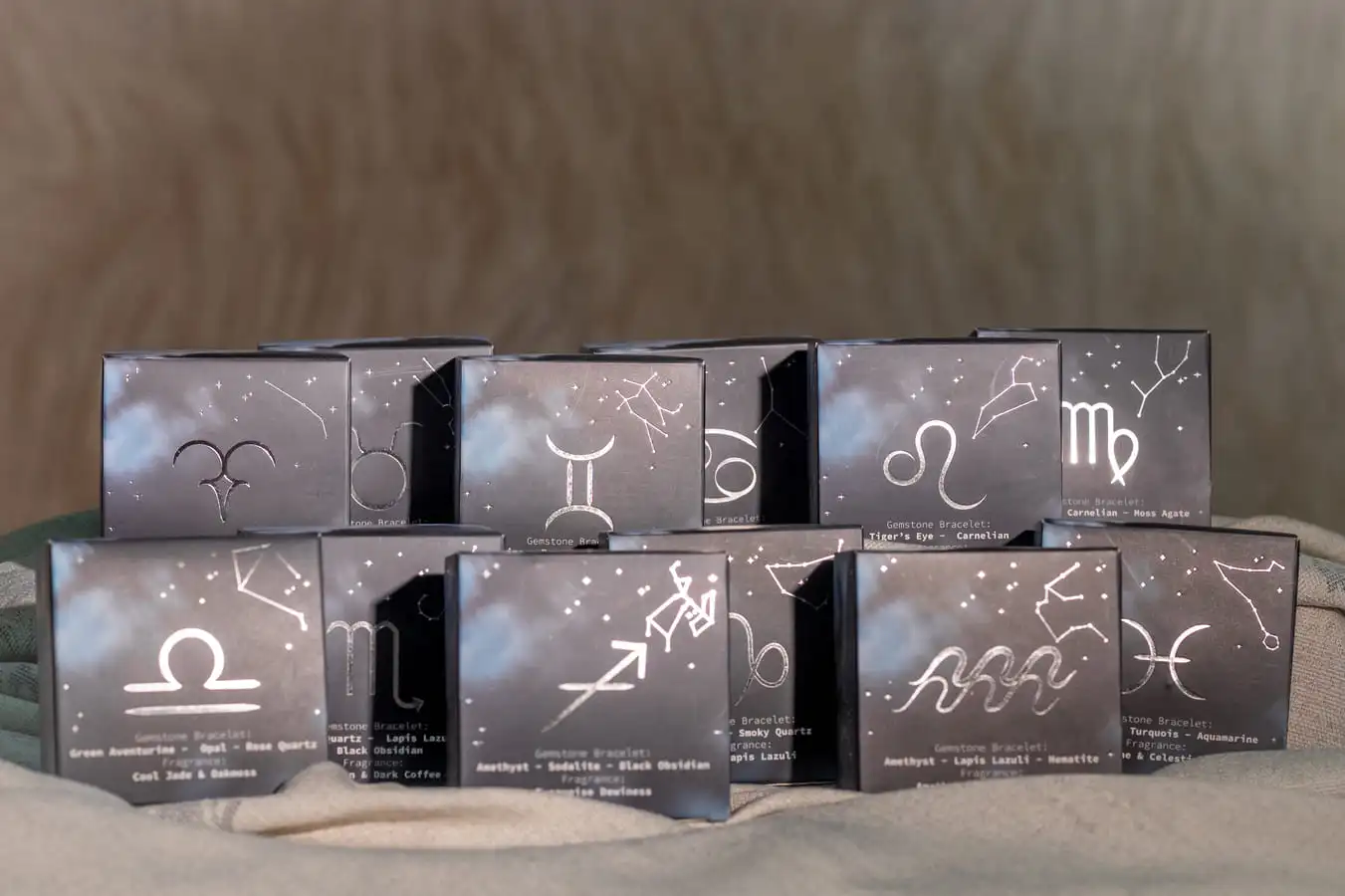 Lumânare parfumată cu cristale și brățară Balanță 175 gr 9 Lumânare cu cristale zodii 175 gr