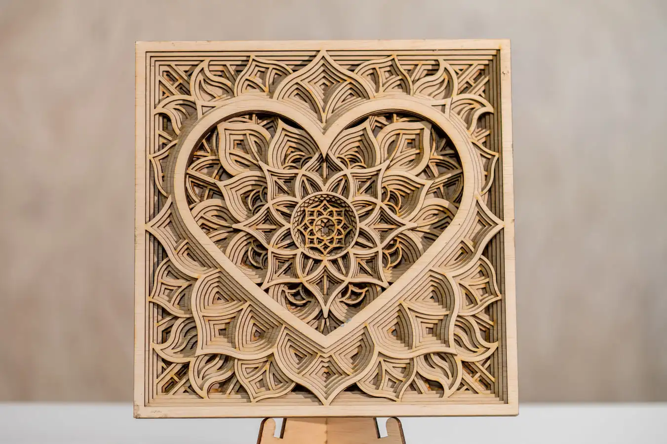 Mandală decor / Tablou decorativ din lemn multistrat Man 20 inimă 1 Mandală decor / Tablou decorativ din lemn multistrat Man 20 inimă