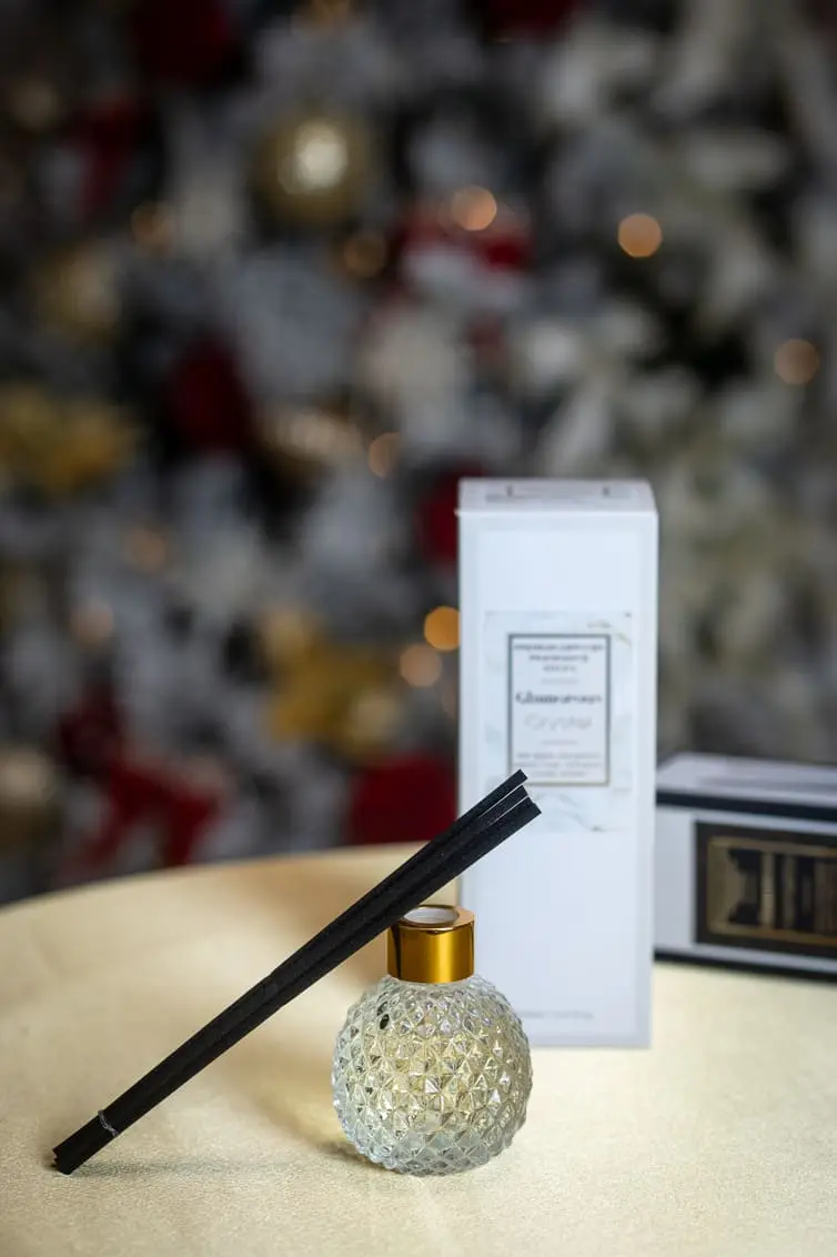 Odorizant Glamorous Crystal - Cristal 100 ml, aromă caldă și floral-ambar, parfum de cameră premium în recipient cristal 8 Odorizant Glamorous Crystal – Cristal 100 ml, aromă caldă și floral-ambar, difuzor premium în recipient cristal