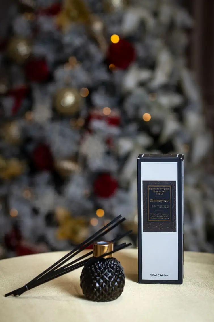 Odorizant Glamorous Hematite - Hematit 100 ml, aromă floral-rășinoasă cu accente balsamice, difuzor premium în recipient cristal 5 Odorizant Glamorous Hematite – Hematit 100 ml, aromă floral-rășinoasă cu accente balsamice, difuzor premium în recipient cristal